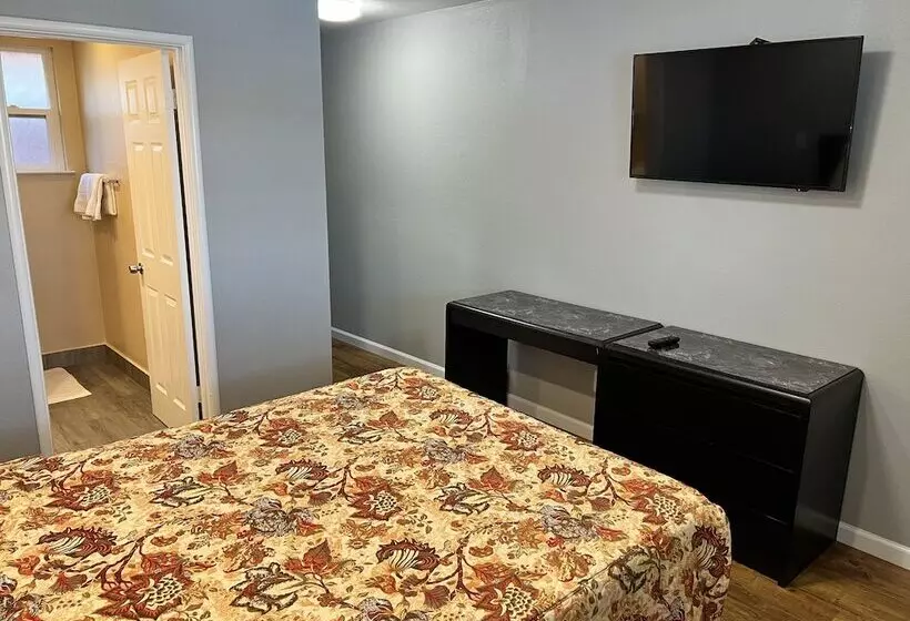 Отель Studio Inn Livermore