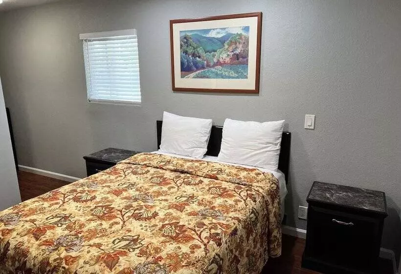 Отель Studio Inn Livermore