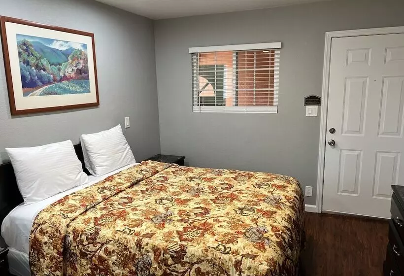 Отель Studio Inn Livermore