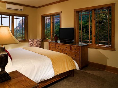 فندق The Esmeralda Inn At Lake Lure