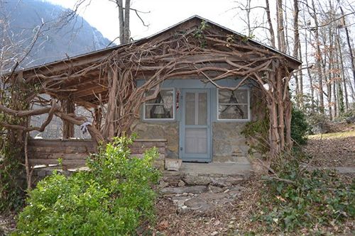 فندق The Esmeralda Inn At Lake Lure