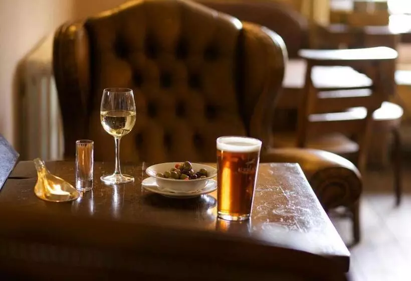 Отель The Woolpack Inn