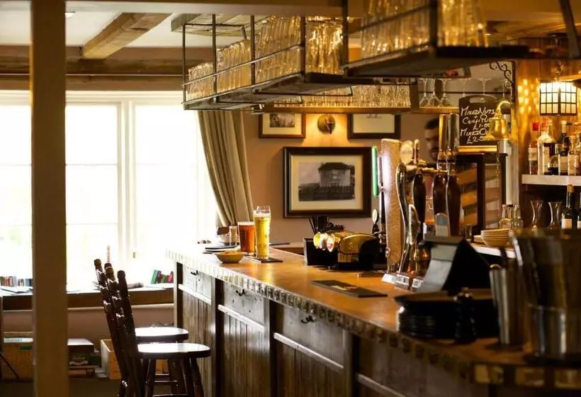 Отель The Woolpack Inn
