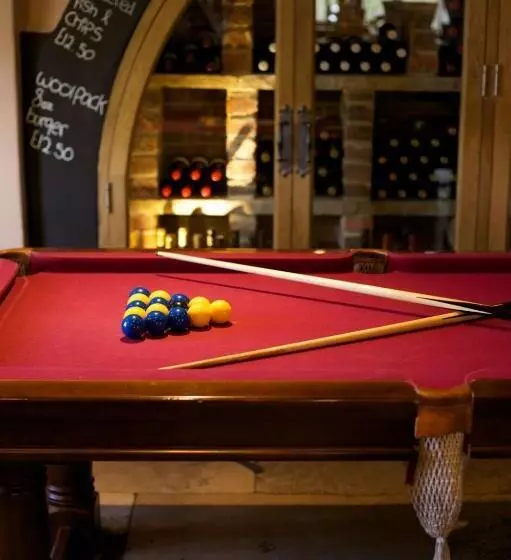 Отель The Woolpack Inn