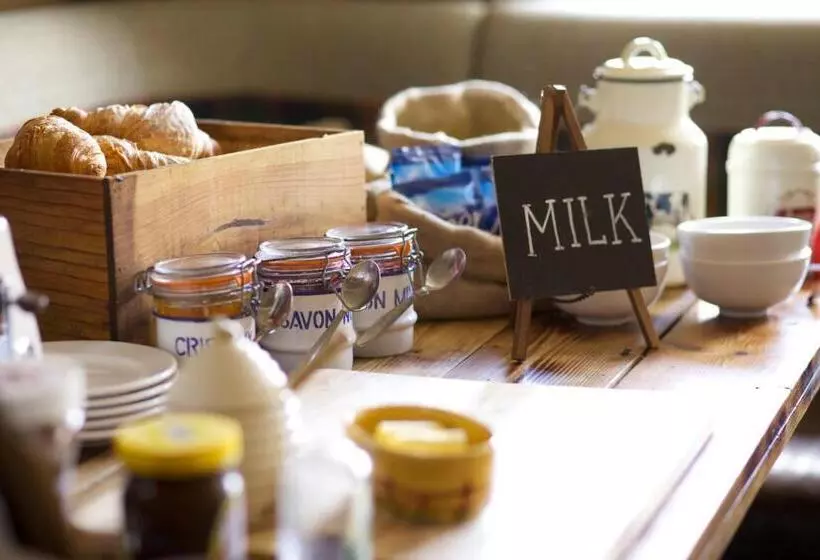 Отель The Woolpack Inn