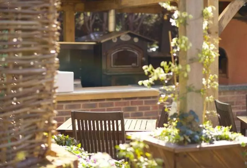 Отель The Woolpack Inn