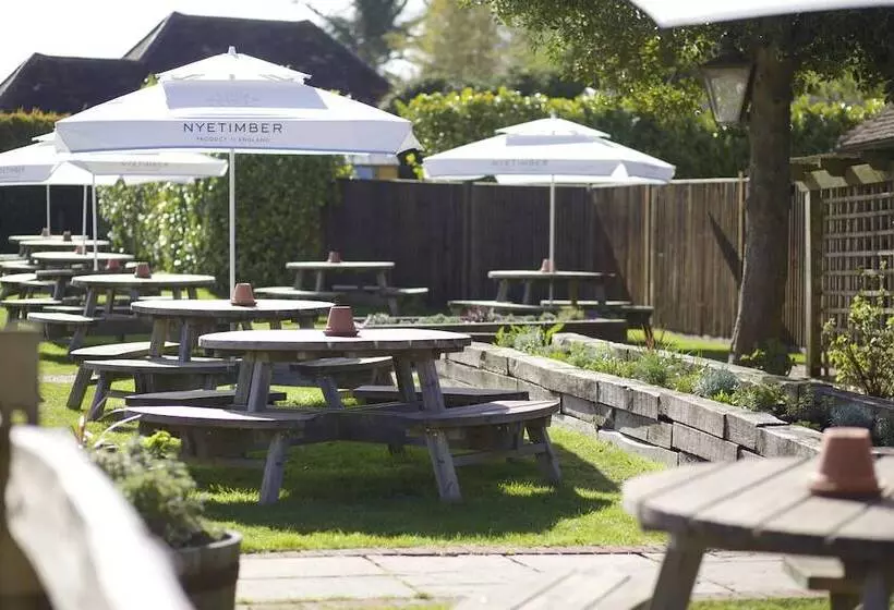 Отель The Woolpack Inn