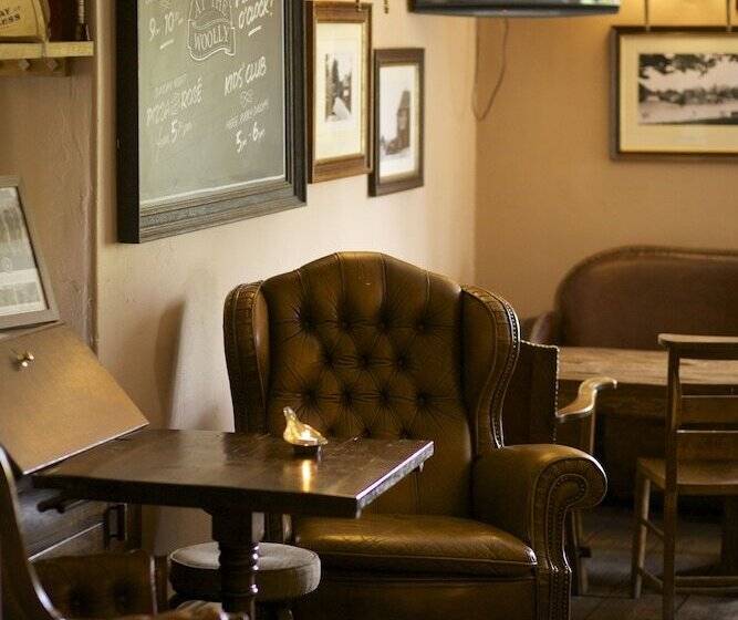 فندق The Woolpack Inn
