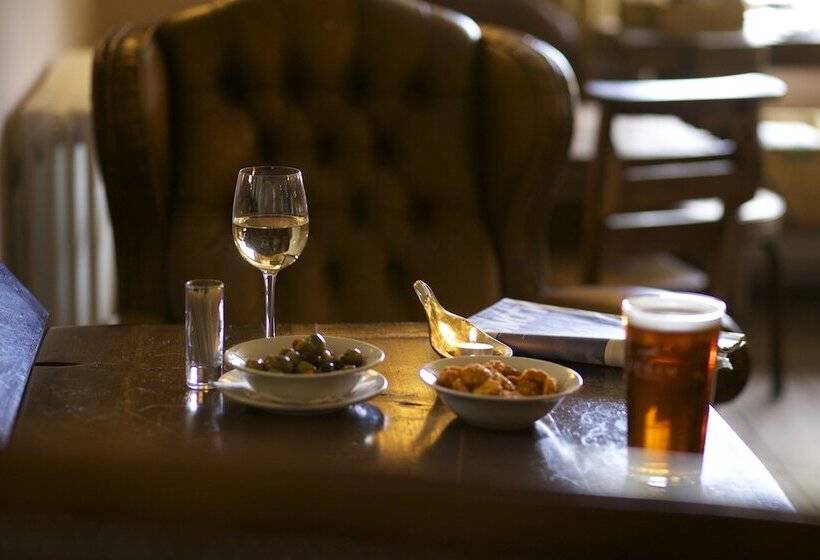 فندق The Woolpack Inn