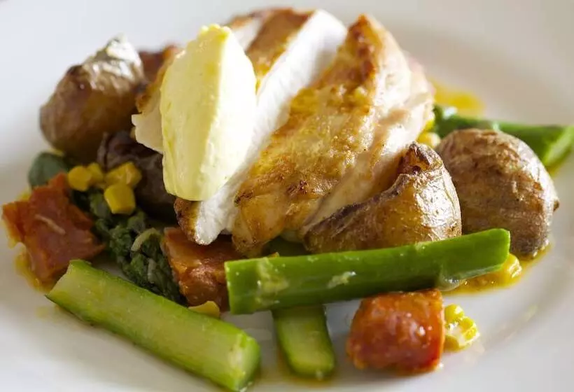 Отель The Woolpack Inn