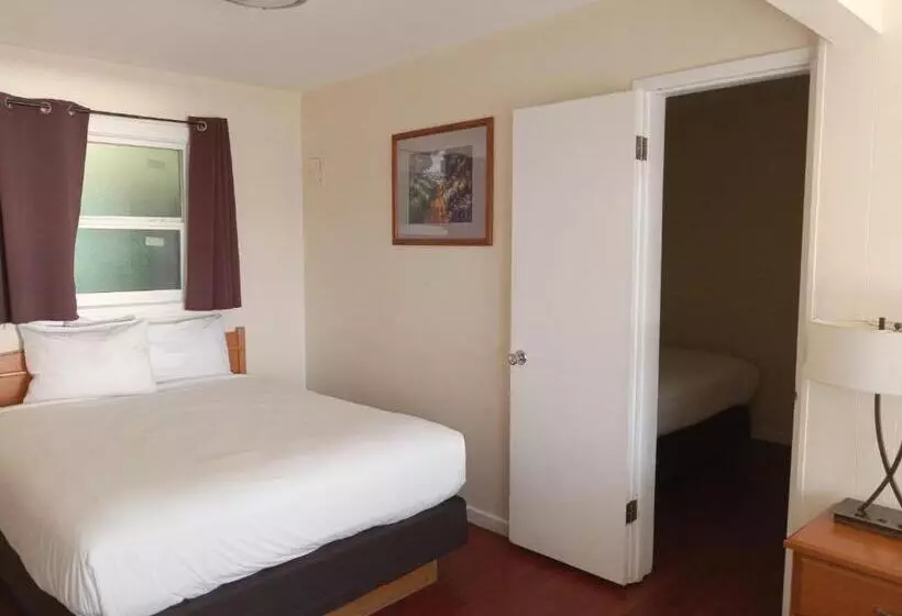 מוטל Blue Coast Inn & Suites