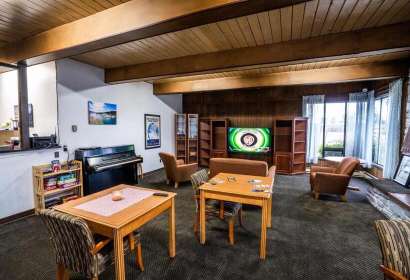 モーテル Blue Coast Inn & Suites