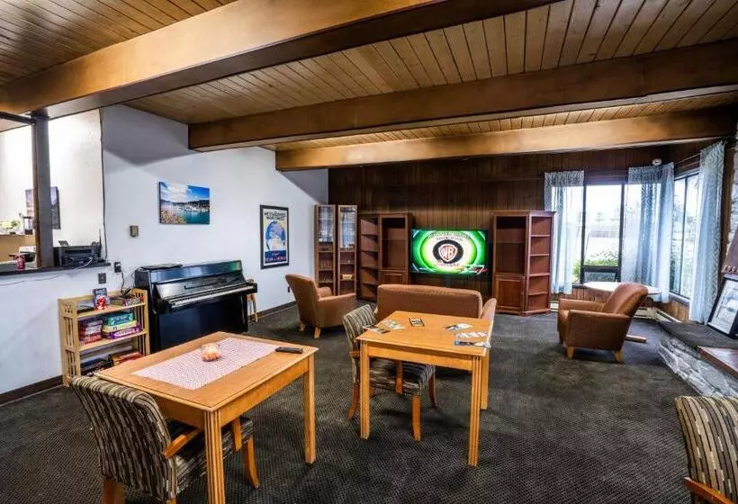 מוטל Blue Coast Inn & Suites