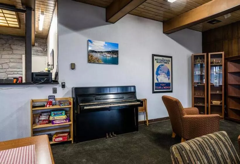 מוטל Blue Coast Inn & Suites