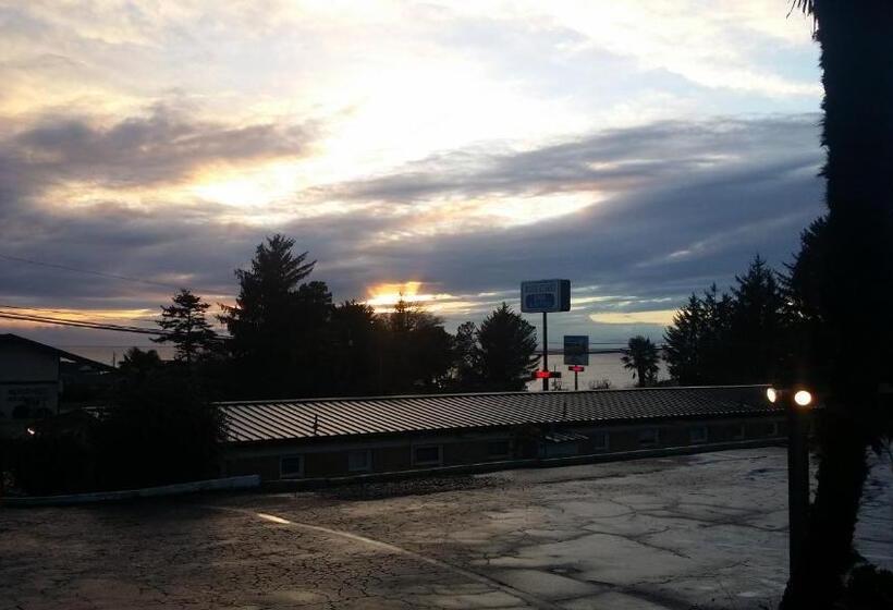 モーテル Blue Coast Inn & Suites