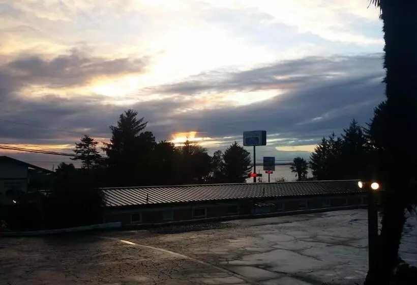 מוטל Blue Coast Inn & Suites