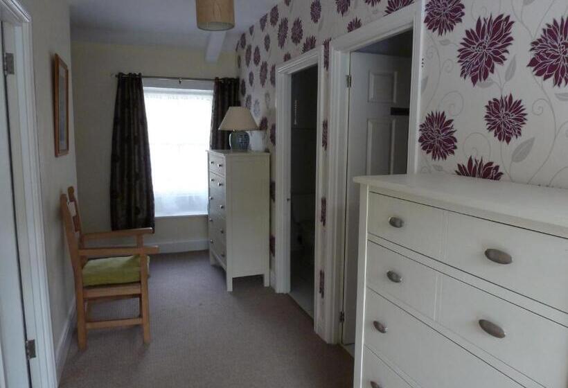 بنسيون Hedgefield House