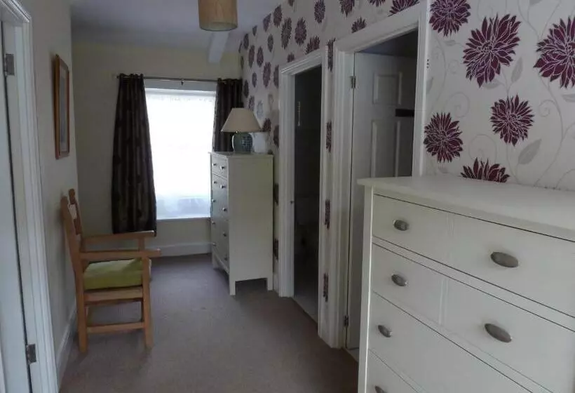 ペンション Hedgefield House