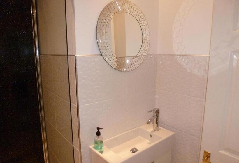 بنسيون Hedgefield House