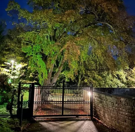 ペンション Hedgefield House