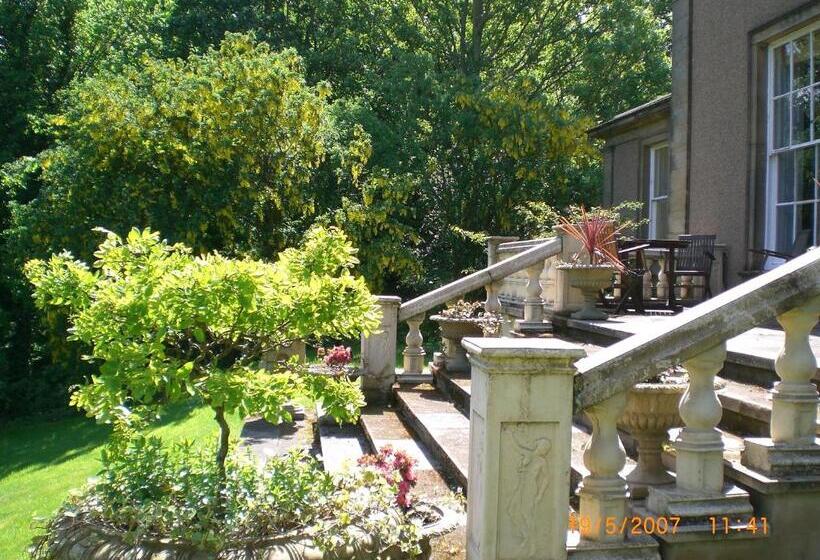 بنسيون Hedgefield House