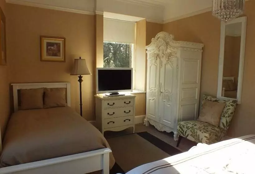 ペンション Hedgefield House