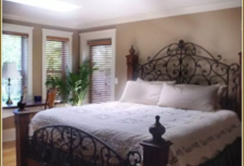 River Lily Inn Bed And Breakfast