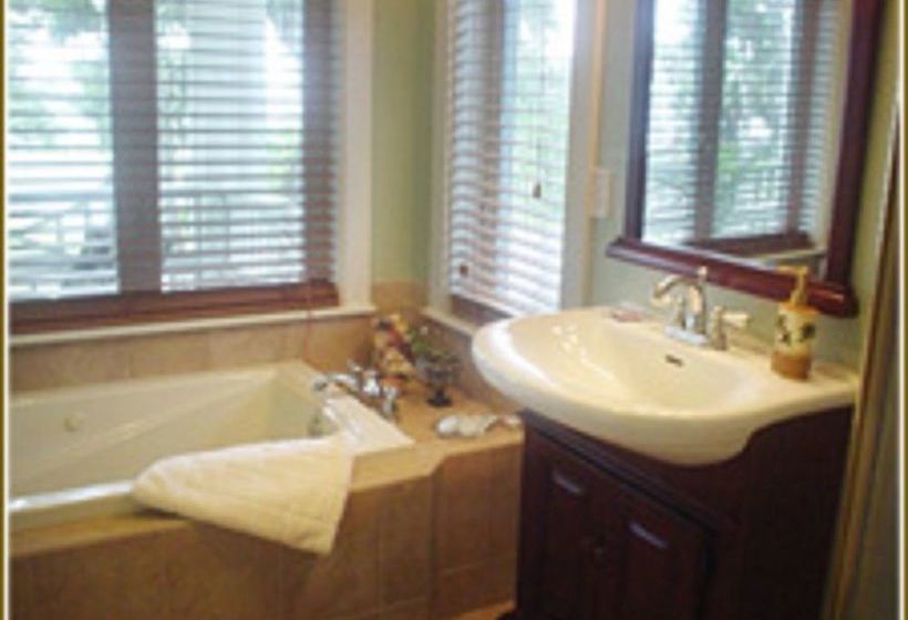 River Lily Inn Bed And Breakfast