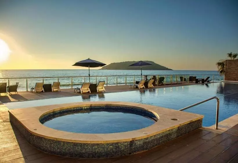 ホテル Tramonto Mazatlan