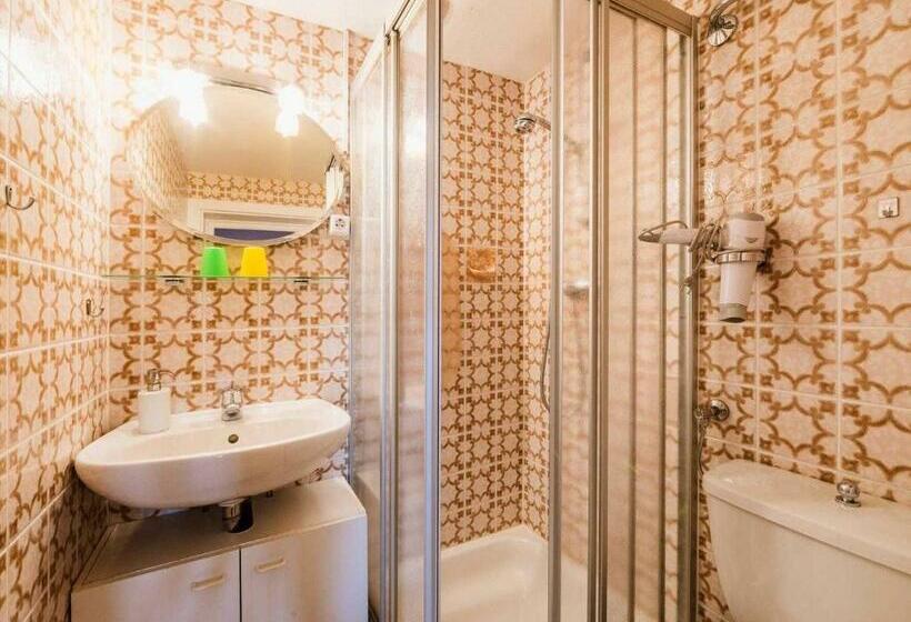 Hotelli Zimmer Nr 2 Im Haus Sabine