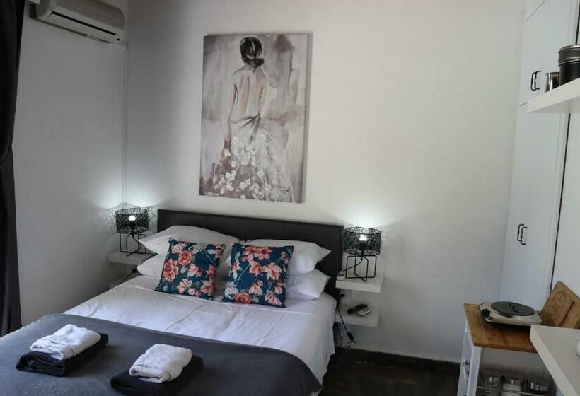 펜션 Mediterranean Poolside Garden Cottage