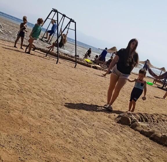 استراحتگاه Abo Hamada Azure Camp