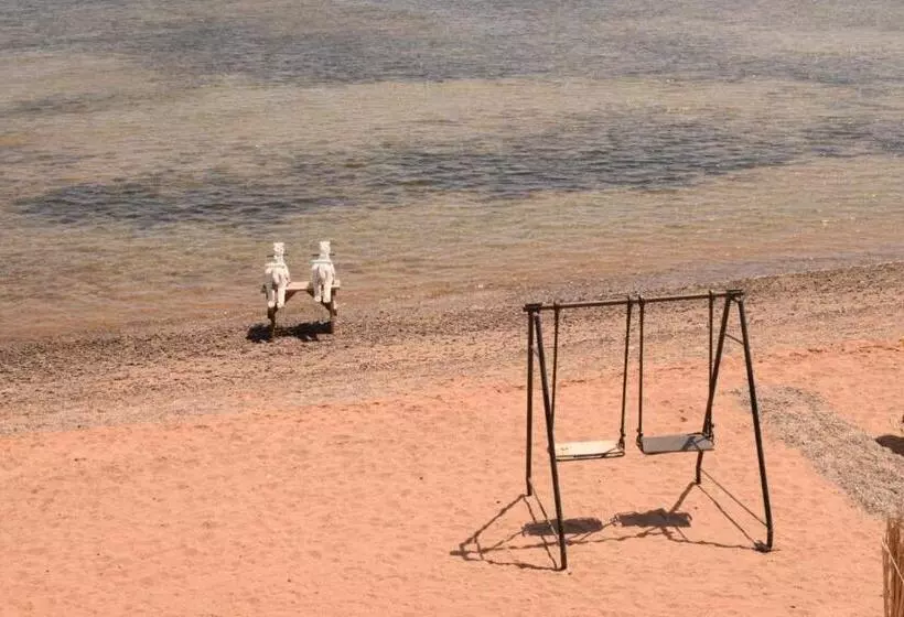 استراحتگاه Abo Hamada Azure Camp