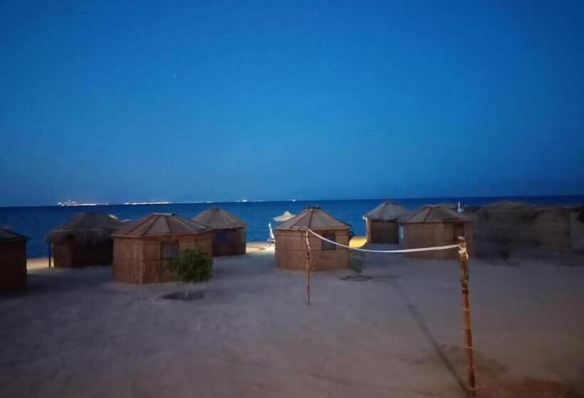 استراحتگاه Abo Hamada Azure Camp