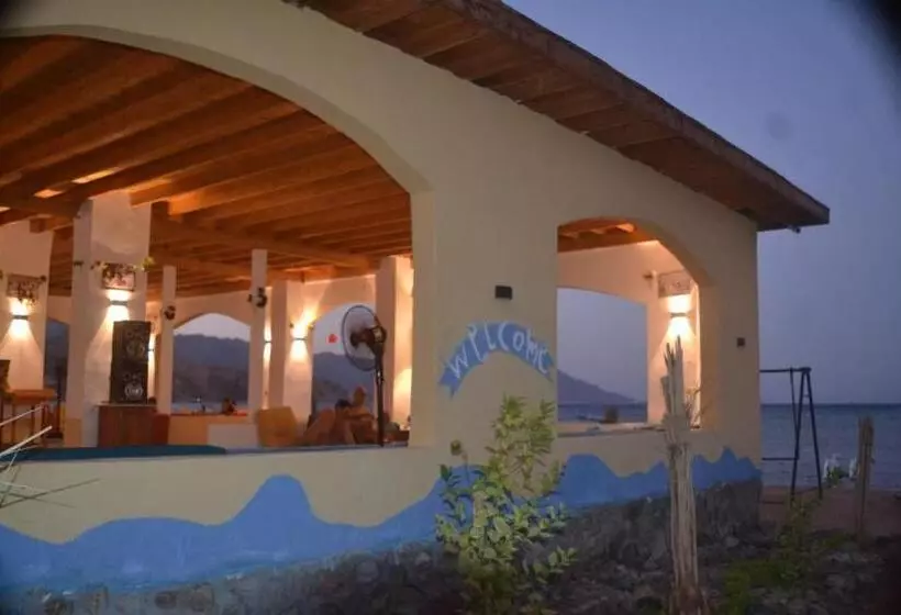 استراحتگاه Abo Hamada Azure Camp