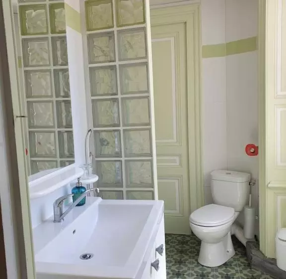 ベッドアンドブレックファースト Château De Saint Bonnet Les Oules