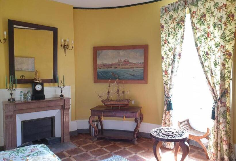 Bed and Breakfast Château De Saint Bonnet Les Oules