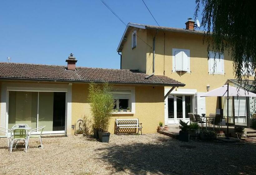 مبيت وإفطار Entre Lyon Et Beaujolais