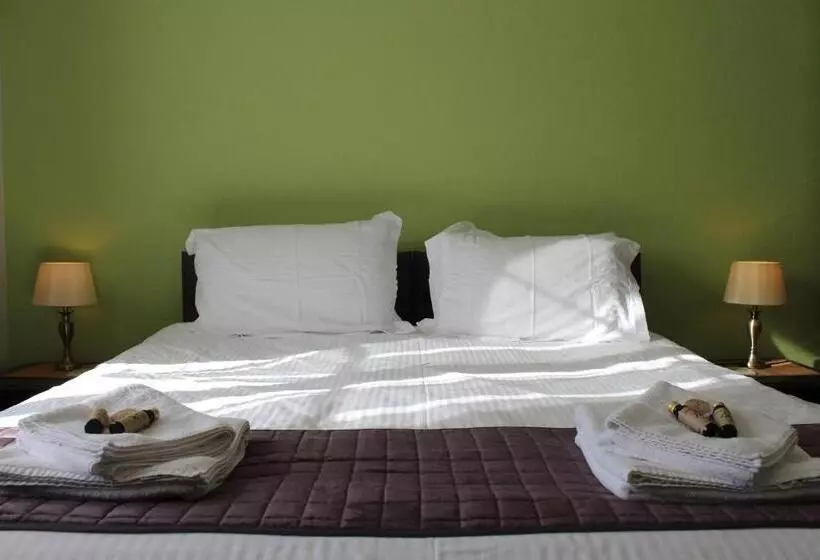 ベッドアンドブレックファースト Le Clos Castel