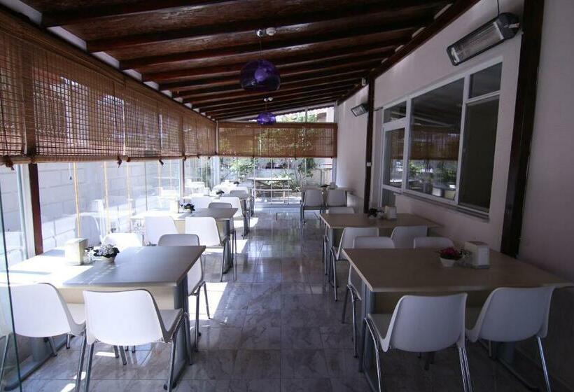 Gülay Pansi̇yon Otel