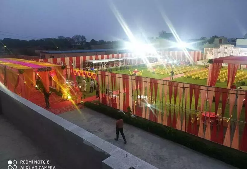 ホテル Aashirwad Garden & Resort