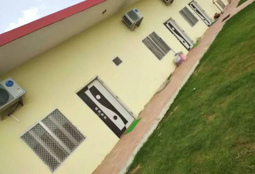 ホテル Aashirwad Garden & Resort