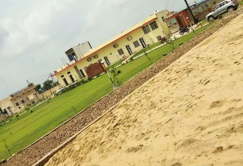 ホテル Aashirwad Garden & Resort