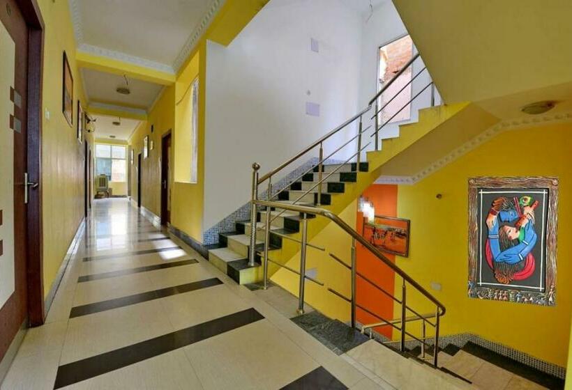 Отель Meera Palace