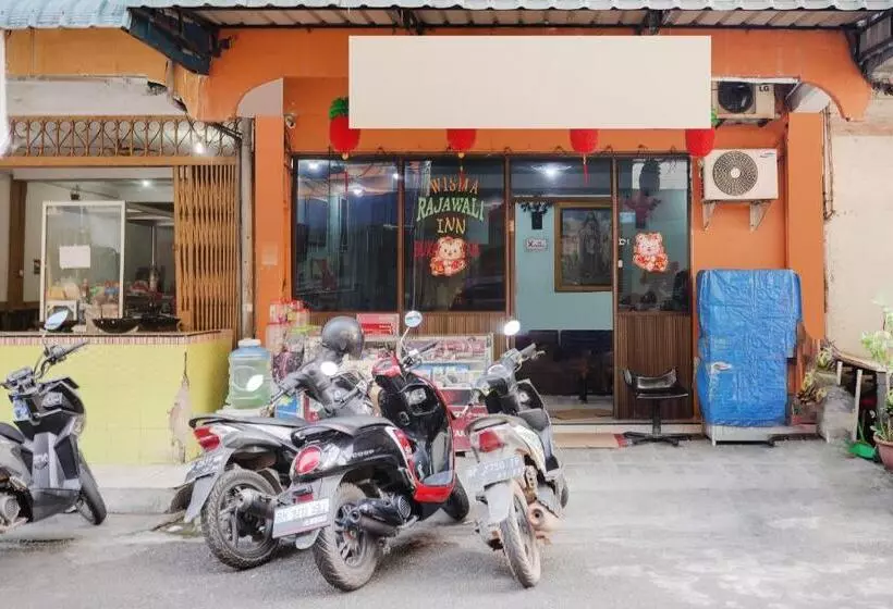 Hotelli Oyo 91967 Rajawali Inn