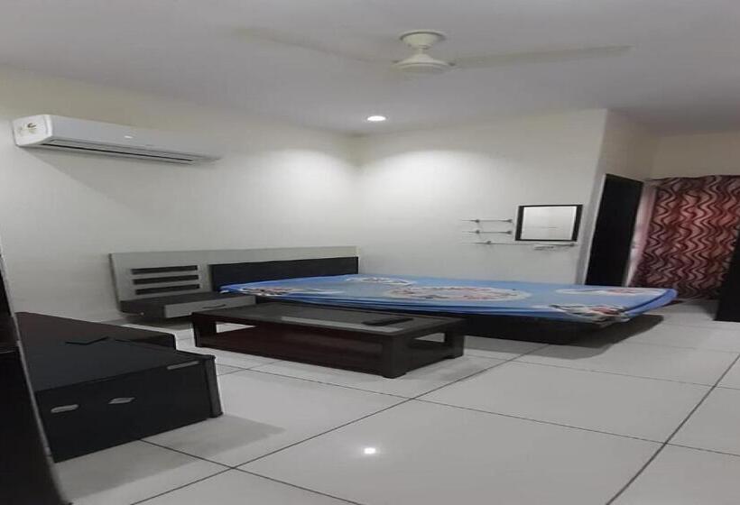 هتل Pop 84024 Shine Properties