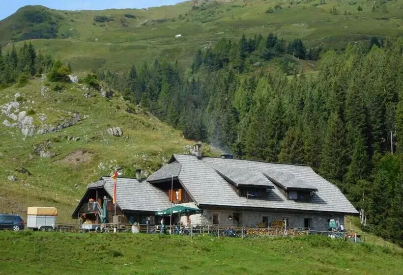 Hotelli Straniger Alm