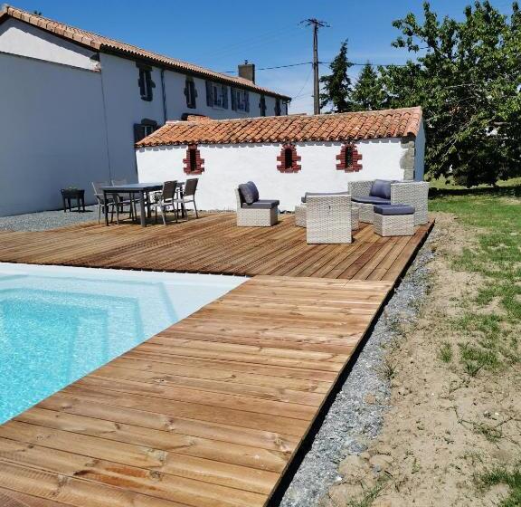 بنسيون La Longère De Mina