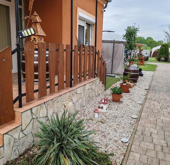 膳宿费 Zeg Zug Vendégház