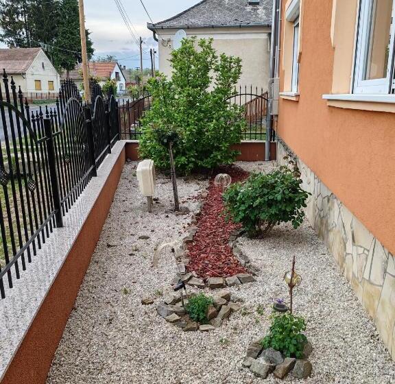 膳宿费 Zeg Zug Vendégház